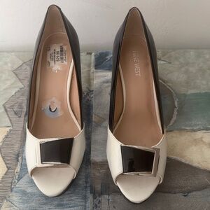 Nine West Black & White Peep Toe Heels | Patent Leather Pumps Size 9